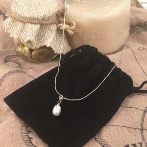 Single Pearl Drop Necklace